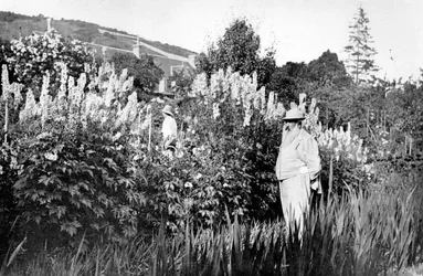 Claude Monet in Giverny, 1908